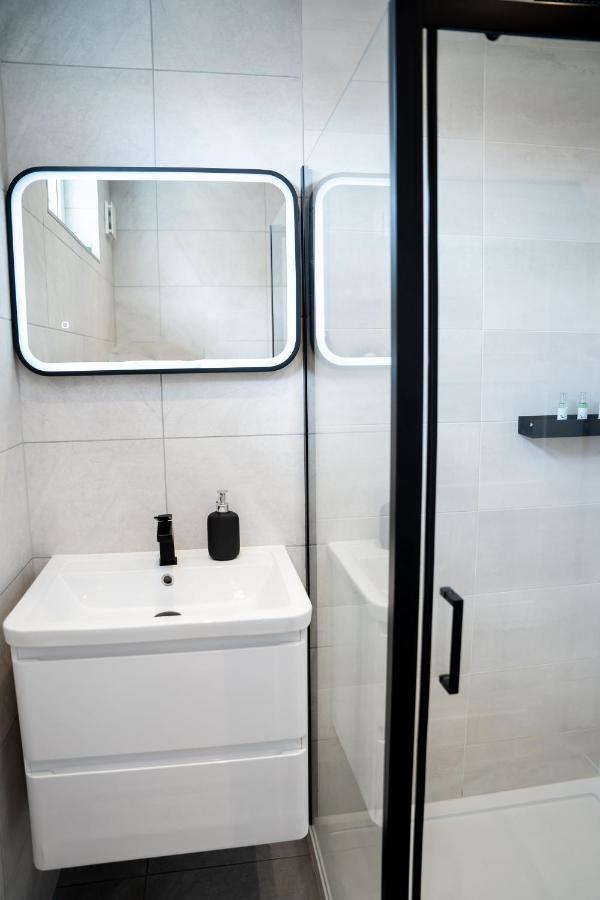 Luxurious Two Bedroom Apartment With Private Parking Перт Экстерьер фото